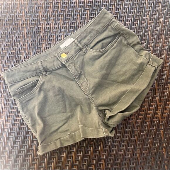 H&M OLIVE GREEN SHORTS SIZE 8 - Picture 3 of 8